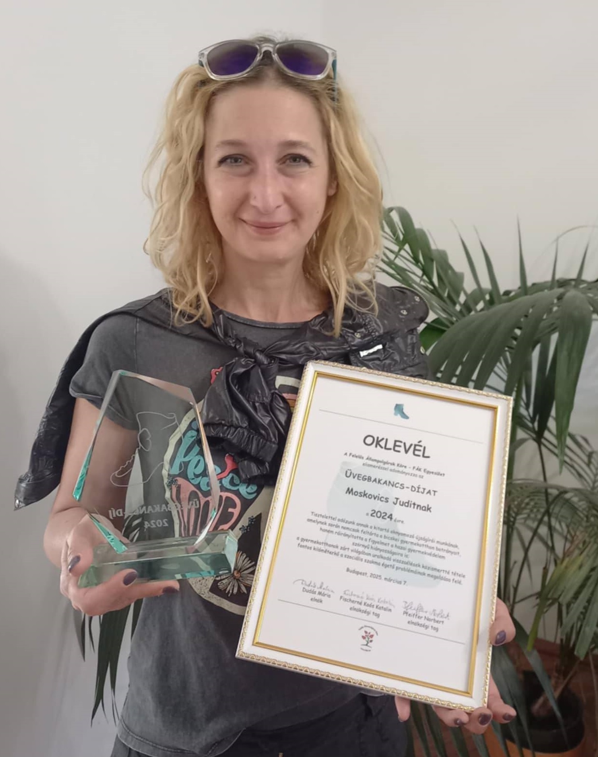 Átadtuk Moskovics Juditnak is a 2024. évi Üvegbakancs-díjat